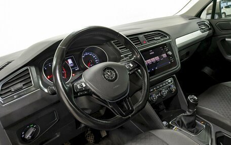 Volkswagen Tiguan II, 2020 год, 2 140 000 рублей, 13 фотография