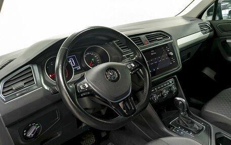 Volkswagen Tiguan II, 2019 год, 2 240 000 рублей, 13 фотография