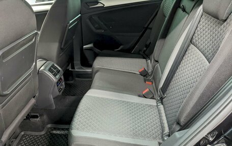Volkswagen Tiguan II, 2019 год, 2 240 000 рублей, 16 фотография