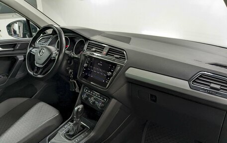Volkswagen Tiguan II, 2019 год, 2 240 000 рублей, 20 фотография