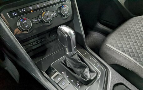 Volkswagen Tiguan II, 2019 год, 2 240 000 рублей, 30 фотография