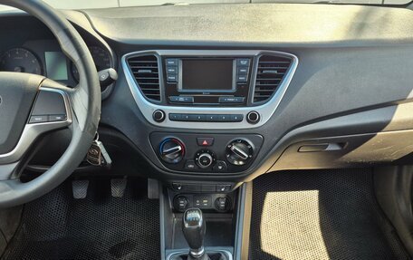 Hyundai Solaris II рестайлинг, 2018 год, 975 000 рублей, 12 фотография
