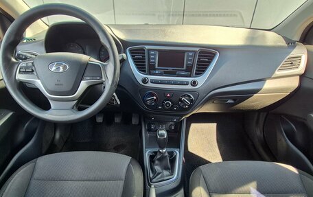 Hyundai Solaris II рестайлинг, 2018 год, 975 000 рублей, 10 фотография