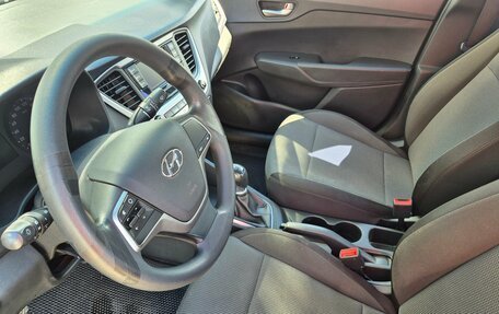Hyundai Solaris II рестайлинг, 2018 год, 975 000 рублей, 14 фотография