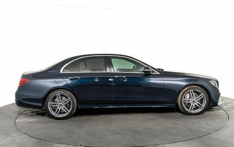 Mercedes-Benz E-Класс, 2017 год, 3 650 000 рублей, 4 фотография