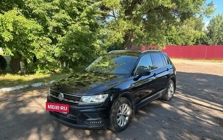 Volkswagen Tiguan II, 2018 год, 2 096 000 рублей, 3 фотография