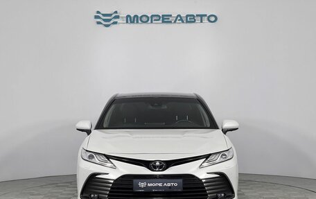 Toyota Camry, 2021 год, 3 800 000 рублей, 2 фотография