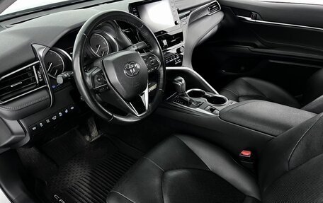 Toyota Camry, 2021 год, 3 800 000 рублей, 9 фотография