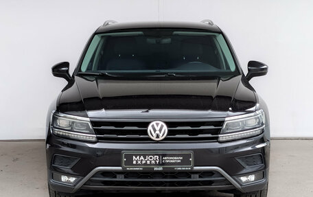 Volkswagen Tiguan II, 2018 год, 2 355 000 рублей, 2 фотография