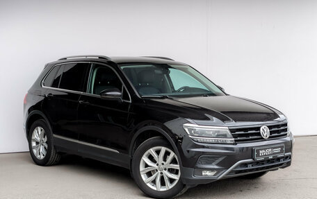 Volkswagen Tiguan II, 2018 год, 2 355 000 рублей, 3 фотография