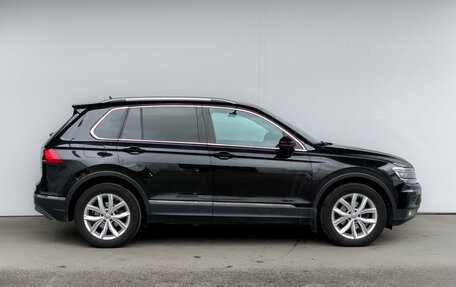 Volkswagen Tiguan II, 2018 год, 2 355 000 рублей, 4 фотография
