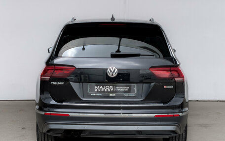 Volkswagen Tiguan II, 2018 год, 2 355 000 рублей, 6 фотография