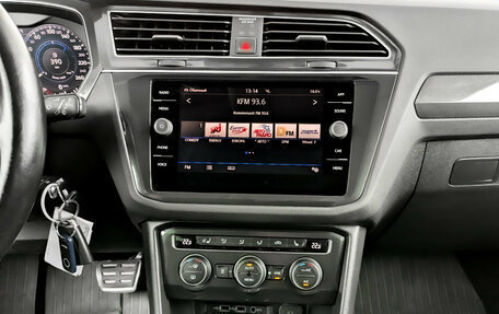 Volkswagen Tiguan II, 2018 год, 2 355 000 рублей, 15 фотография