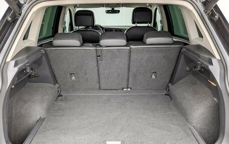 Volkswagen Tiguan II, 2018 год, 2 355 000 рублей, 10 фотография