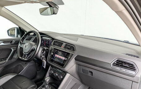 Volkswagen Tiguan II, 2018 год, 2 355 000 рублей, 11 фотография