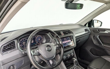Volkswagen Tiguan II, 2018 год, 2 355 000 рублей, 16 фотография