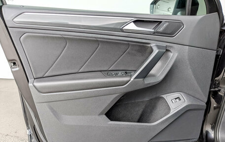 Volkswagen Tiguan II, 2018 год, 2 355 000 рублей, 19 фотография