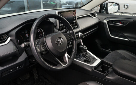 Toyota RAV4, 2021 год, 3 320 000 рублей, 13 фотография