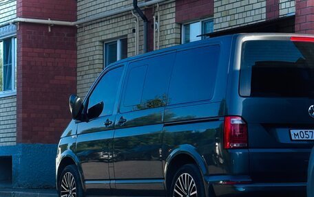 Volkswagen Multivan T6 рестайлинг, 2019 год, 4 390 000 рублей, 2 фотография