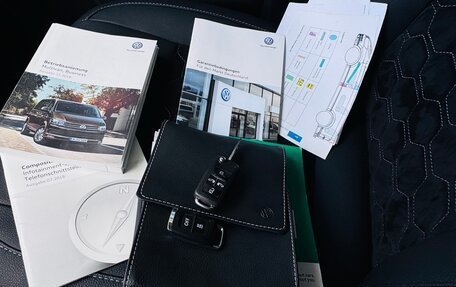 Volkswagen Multivan T6 рестайлинг, 2019 год, 4 390 000 рублей, 7 фотография