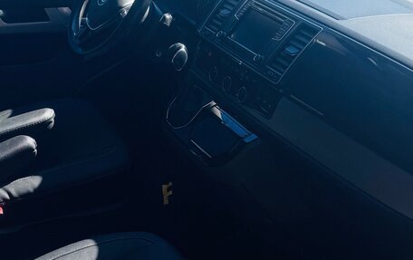 Volkswagen Multivan T6 рестайлинг, 2019 год, 4 390 000 рублей, 3 фотография