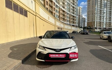 Toyota Camry, 2021 год, 3 800 000 рублей, 2 фотография