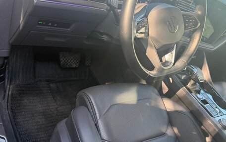 Volkswagen Touareg III, 2022 год, 6 100 000 рублей, 15 фотография
