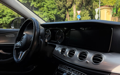 Mercedes-Benz E-Класс, 2018 год, 2 300 000 рублей, 4 фотография