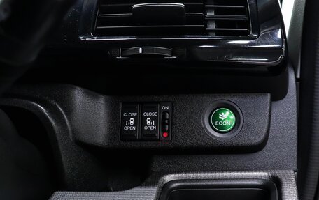 Honda Stepwgn IV, 2016 год, 1 699 000 рублей, 17 фотография