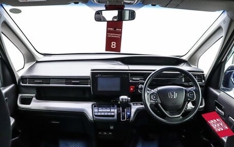 Honda Stepwgn IV, 2016 год, 1 699 000 рублей, 14 фотография