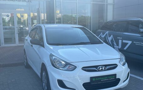 Hyundai Solaris II рестайлинг, 2012 год, 650 000 рублей, 3 фотография