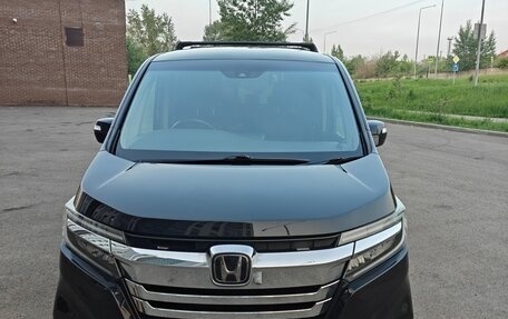 Honda Stepwgn IV, 2018 год, 2 180 000 рублей, 4 фотография