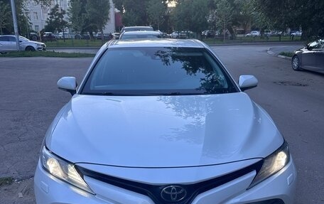 Toyota Camry, 2019 год, 2 150 000 рублей, 2 фотография