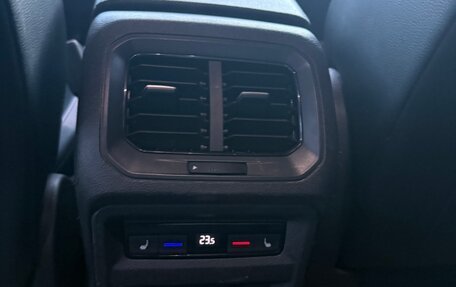 Volkswagen Tiguan II, 2018 год, 2 700 000 рублей, 2 фотография