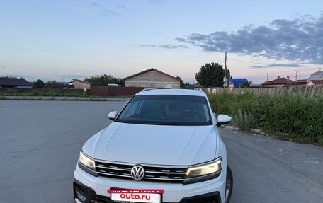 Volkswagen Tiguan II, 2018 год, 2 700 000 рублей, 4 фотография