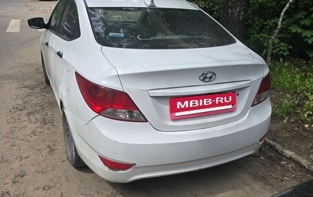 Hyundai Solaris II рестайлинг, 2013 год, 350 000 рублей, 4 фотография