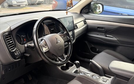 Mitsubishi Outlander III рестайлинг 3, 2016 год, 1 700 000 рублей, 5 фотография