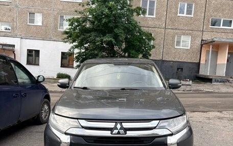 Mitsubishi Outlander III рестайлинг 3, 2016 год, 1 700 000 рублей, 2 фотография