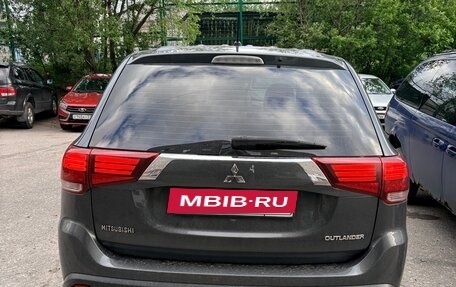 Mitsubishi Outlander III рестайлинг 3, 2016 год, 1 700 000 рублей, 7 фотография