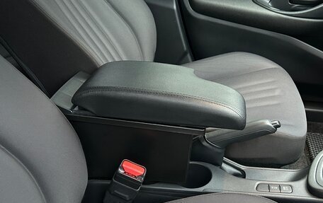 Toyota Yaris, 2021 год, 1 250 000 рублей, 19 фотография