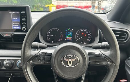Toyota Yaris, 2021 год, 1 250 000 рублей, 29 фотография