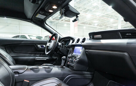 Ford Mustang VI рестайлинг, 2019 год, 3 700 000 рублей, 24 фотография