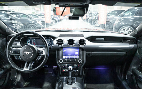 Ford Mustang VI рестайлинг, 2019 год, 3 700 000 рублей, 25 фотография