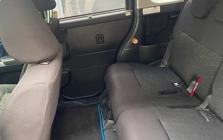 Toyota Roomy I, 2018 год, 850 000 рублей, 11 фотография