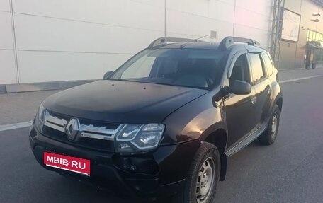 Renault Duster I рестайлинг, 2017 год, 1 000 000 рублей, 1 фотография