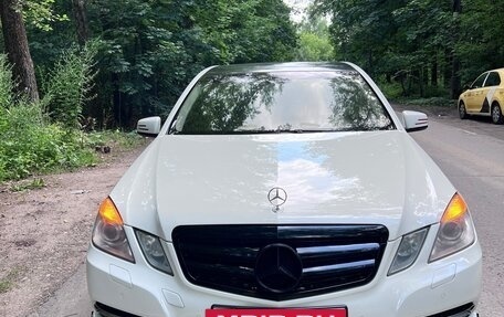 Mercedes-Benz E-Класс, 2012 год, 1 150 000 рублей, 2 фотография