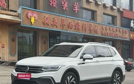Volkswagen Tiguan II, 2023 год, 2 703 000 рублей, 1 фотография