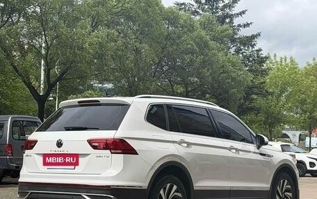 Volkswagen Tiguan II, 2023 год, 2 703 000 рублей, 4 фотография