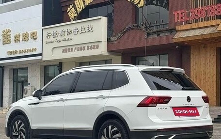 Volkswagen Tiguan II, 2023 год, 2 703 000 рублей, 6 фотография