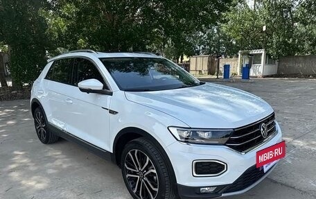 Volkswagen T-Roc I, 2023 год, 1 928 000 рублей, 3 фотография